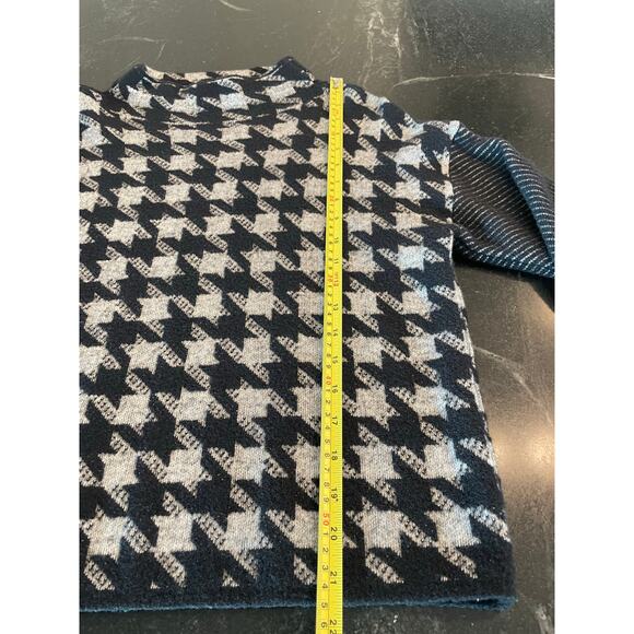 Ann Taylor  Houndstooth Black White Crop mock neck sweater MED - Picture 7 of 9